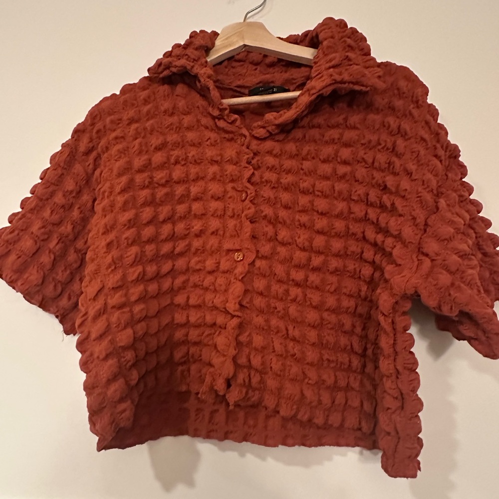 Forever 21 Burnt Orange Textured waffle/popcorn cropped‎ button down size m